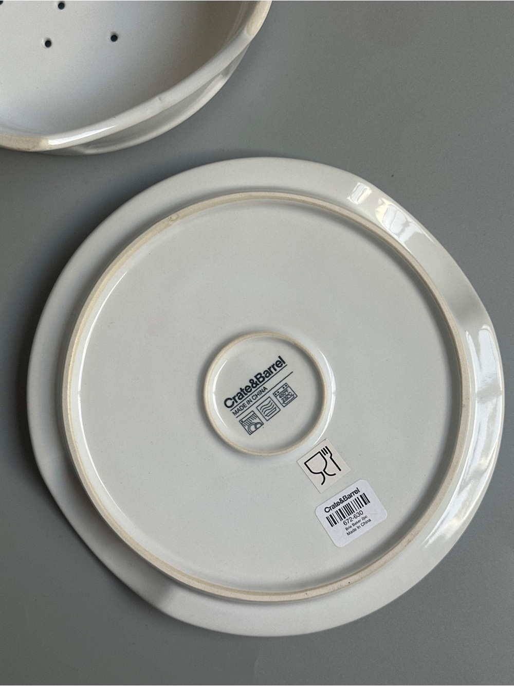 Crate & Barrel White Ceramic Brie Baker with Serving Tray Cheese Baking Dish NWT - Picture 4 of 7